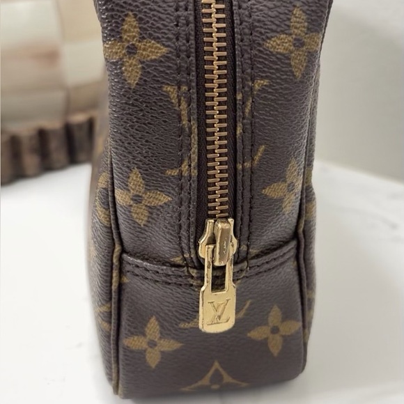 Louis Vuitton Trousse 23/ Cosmetic Pouch - Picture 8 of 15